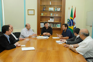 Prefeito Arlei e equipe recebem diretoria do Hospital São José: parceria pelo melhor atendimento da população