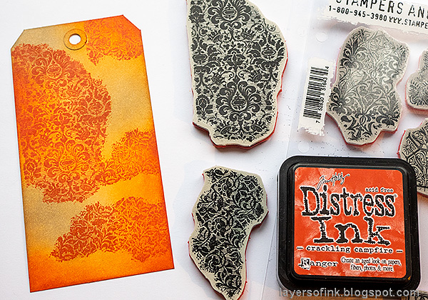Layers of ink - Crackling Campfire Tag Tutorial by Anna-Karin Evaldsson.