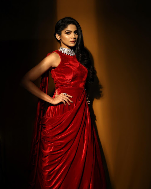 Pooja Sawant red velvet outfit