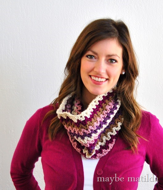 Get the free crochet pattern to make this cute striped cowl!
