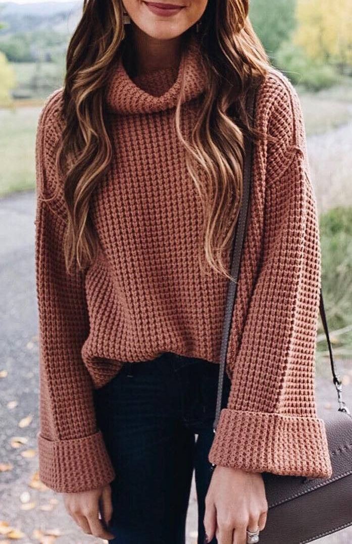 what to wear with a knit sweater : bag and black jeans