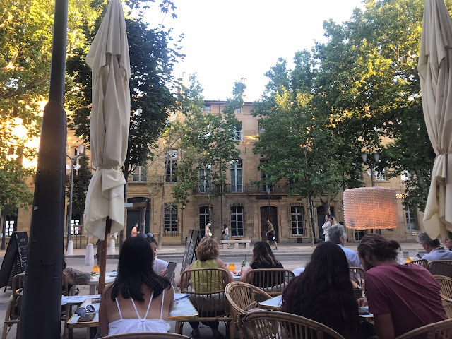 foto da rua principal de AIx-en-Provence