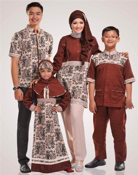 21 Model Baju  Muslim  Batik Sarimbit Keluarga Modern 