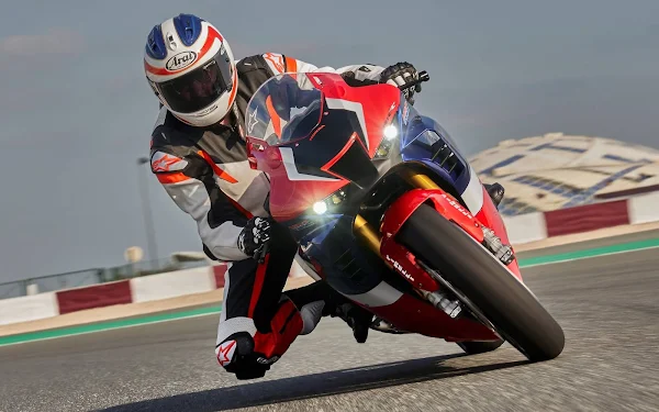 Nova Honda CBR 1000RR-R Fireblade SP 2022: preço, fotos e detalhes