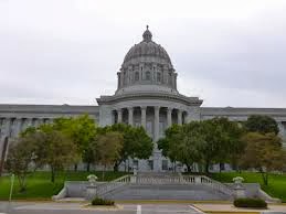 http://upload.wikimedia.org/wikipedia/commons/0/0f/Jefferson_City,_MO_capitol_building%3B_front_1.jpg