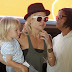 Kate Hudson acude a Los Angeles junto a sus pequeños