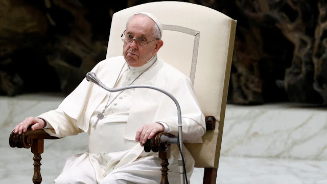 Pope Francis denies he is planning to resign soon