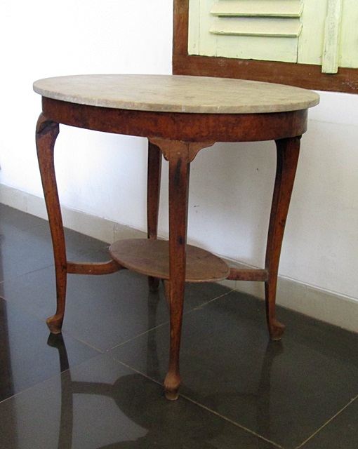 Maestro Antik Purwokerto Meja  Marmer  Oval MJ035 SOLD