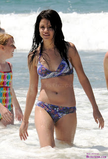 Celebrity Selena Gomez hot Bikini Pictures