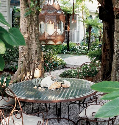 Site Blogspot  Outdoor Wicker  on Simple Tile And Iron Table  I Like The Pea Gravel Patio And
