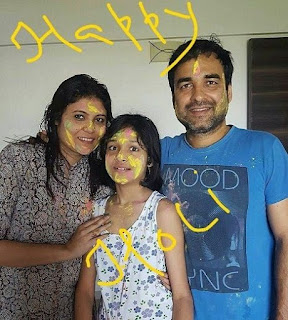 Pankaj Tripathi bersama istri dan putrinya