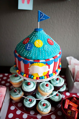 Carnival Birthday Cakes on Is For Party  Real Parties  A Vintage Circus Birthday