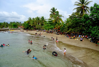 Tempat Wisata Pantai karang Bolong yang Mempesonakan dan Memanjakan Mata