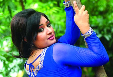 Ressy is a beautiful young hot teen actress in Bangladesh