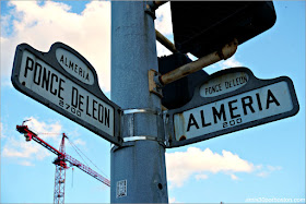 Avenida Almería y Ponce de León en Coral Gables, Florida