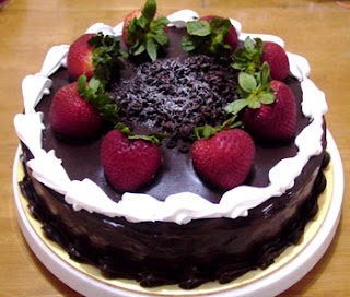 strawberry delicious chocolate cake pic