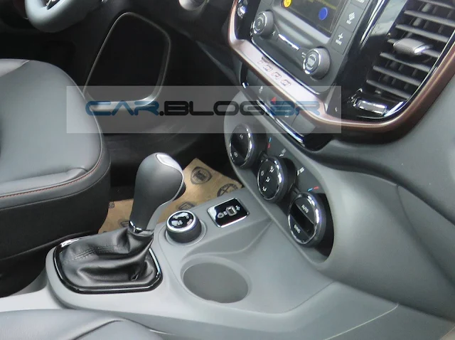 Fiat Toro Volcano 2.0 Turbo Diesel  - interior