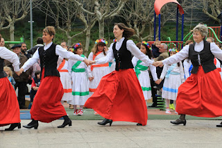 Erreka-Ortu cierra el popular carnaval de Retuerto con sus danzas tradicionales