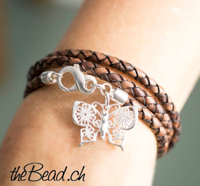 https://www.thebead.ch/product_info.php?info=p2319_butterfly-damenarmband-mit-schmetterlings-anhaenger.html