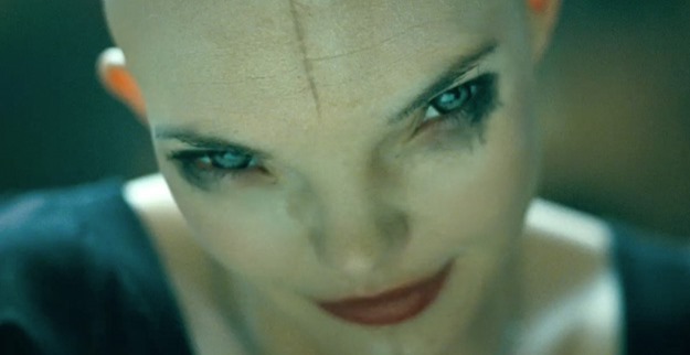 Esta mulher pensa que ela é um híbrido alienígena 01