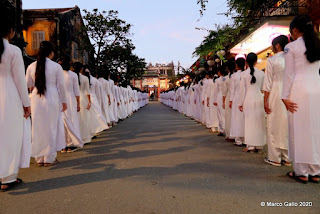 LAS NONCHES DE LUNA LLENA DE HOI AN, VIETNAM