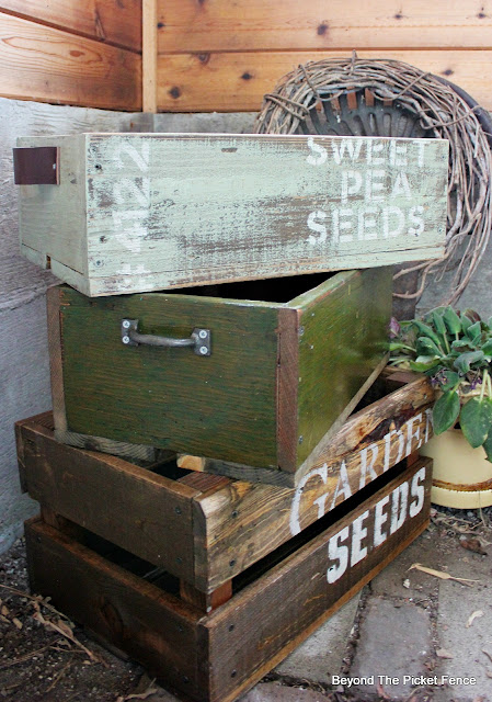 make crates for the garden from reclaimed pallet wood