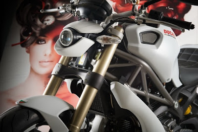 Ducati Monster 1100 EVO Bulgari moto inspirada no louva-deus 