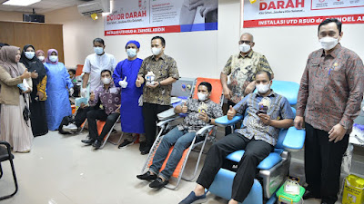 Sekda Aceh Tinjau Pelaksanaan Donor Darah di Instalasi UTD RSUDZA