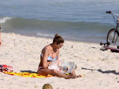 Luana Piovani de biquini no Rio de Janeiro