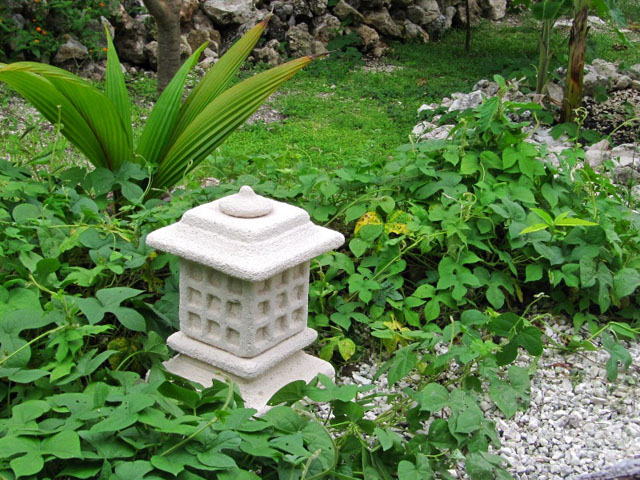 linterna japonesa de piedra para jardín oki-gata