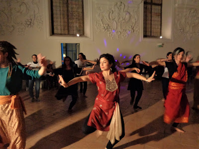 MUSEO DI SAN DOMENICO MAGGIORE  SALA DEL CAPITOLO con il Patrocinio di: Comune di Napoli, Secondo Municipio Museo di San Domenico Maggiore Università degli Studi di Napoli "L'Orientale" Federazione Italiana Yoga Associazione Culturale  Orchestès  a cura del  Gruppo Studentesco Pranama nell'ambito di INDIART FESTIVAL Festival delle Arti e Culture dell'India 30 novembre 2018 evento a ingresso libero Danza Indiana Bharata Natyam Napoli Marialuisa Sales