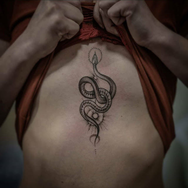 Tatuagem de Cobra - 156 ideias femininas para inspirar vocês