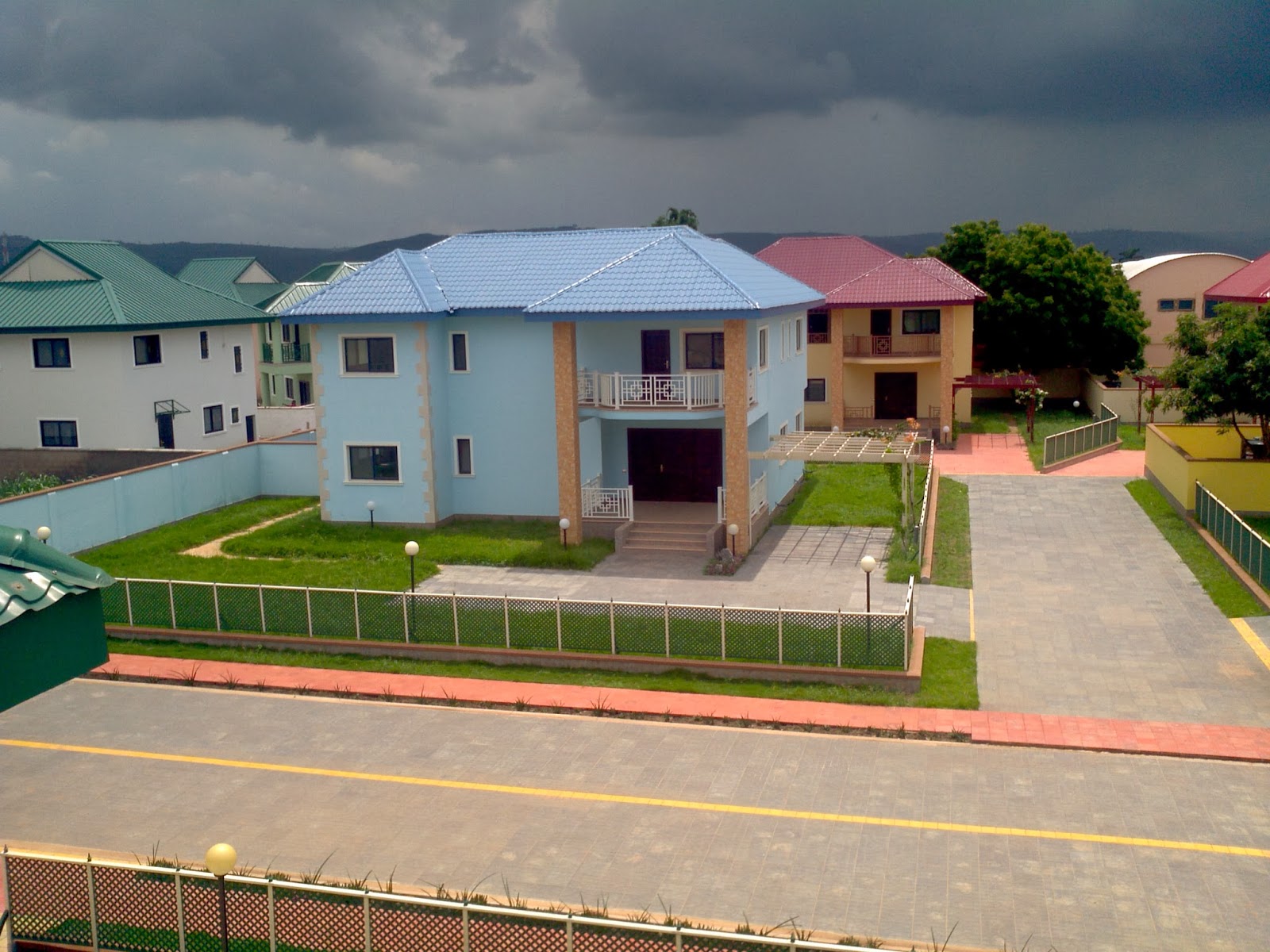  House for sale, Fiore Village  just off the Accra -Aburi Rd and twenty minutes from the International Airport ,   click on this link for more information , call 0241244552 or email leon@sphynxpc.com