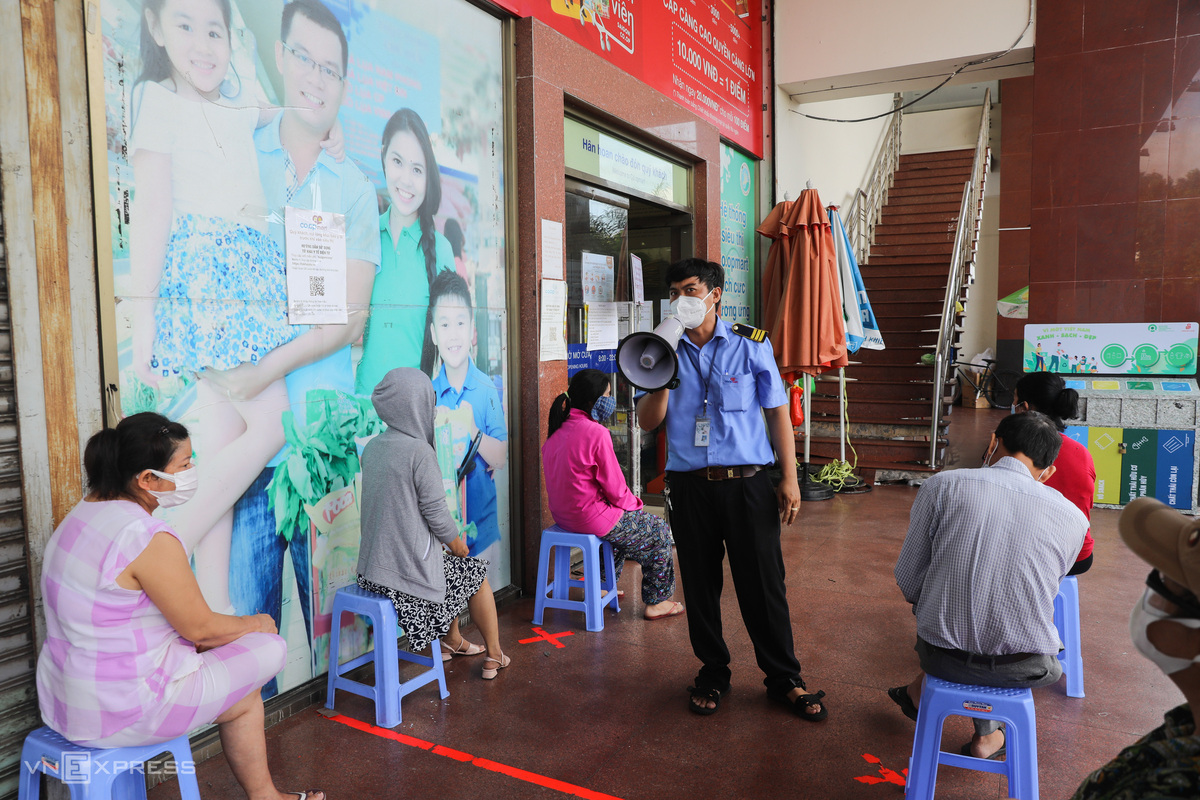 TP.HCM Người Dân Đi Siêu Thị Theo Ngày Chẵn Lẻ