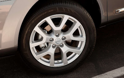 2011 Nissan Rogue Car Wheel