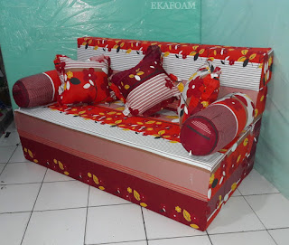 Sofa bed inoac motif bunga sakura merah maroon