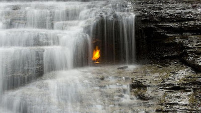 Sebuah Api Nan Abadi di Balik Derasnya Air Terjun Shale Creek Preserve