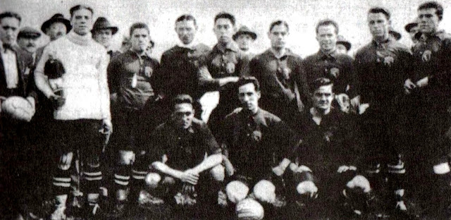 SELECCIÓN DE ESPAÑA. Temporada 1921-22. Heredia (directivo), Zamora, Careaga, Vallana, Alcántara, Acedo, Sesúmaga, Samitier, Travieso. José Mª Peña, Echeveste y Meana SELECCIÓN DE ESPAÑA. Temporada 1921-22. Zamora, Careaga, Vallana, Alcántara, Acedo, Sesúmaga, Samitier, Travieso. Jose Mª Peña, Echeveste y Meana. SELECCIÓN DE FRANCIA 0 SELECCIÓN DE ESPAÑA 4 Domingo 30/04/1922, Partido internacional amistoso. 15:15 horas. Le Bouscat, Burdeos, Francia, stade Sainte-Germaine: 15.000 espectadores.