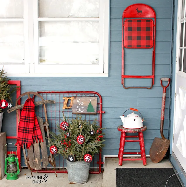 2018 Junky Rustic Christmas Outdoor Covered Patio Decor #stencil #rusticChristmas #vintage #buffalocheck #signs #holidaydecor #Oldsignstencils #vignette #crafting #upcycle #repurposed