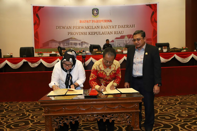 Gubernur bersama Pimpinan DPRD Kepri Teken Nota Kesepakatan KUA-PPAS Perubahan APBD TA 2023
