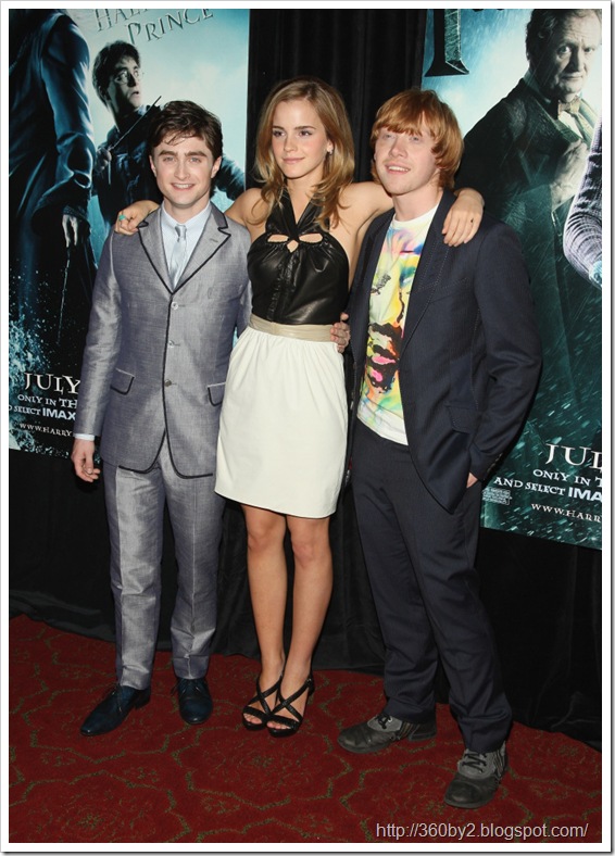 Emma_Watson-NYC_premiere_half_bl-11