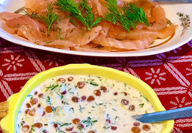 Fish roe with blinis