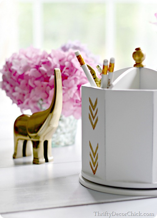 gold arrow design
