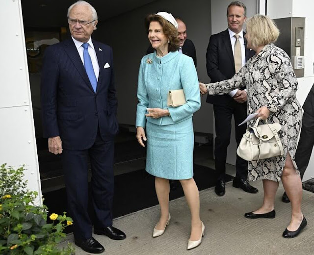 The King and Queen visited Volvo Cars and Holje Park. Queen Silvia wore a blue skirt suit, blazer and skirt. Sweden's National Day 2022