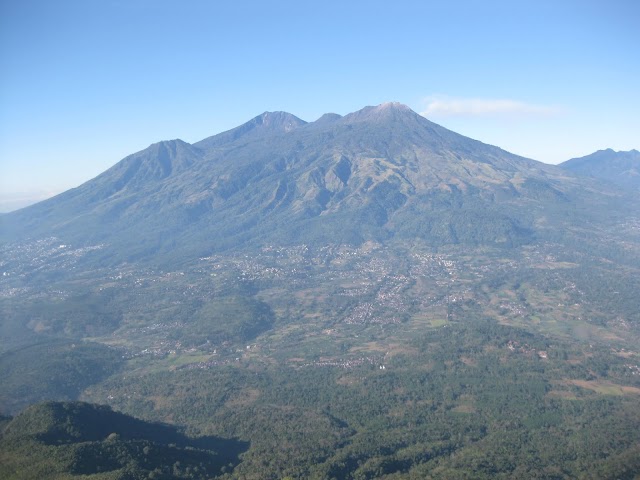 INTERMEZO PAGI (INPAG) : TENTANG GUNUNG