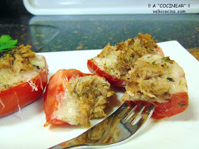 Tomates al horno gratinados con atún