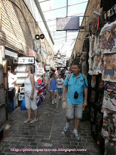 Stalls galleries in Stables Market. Galerías de tiendas en Stables Market. Camden Town.