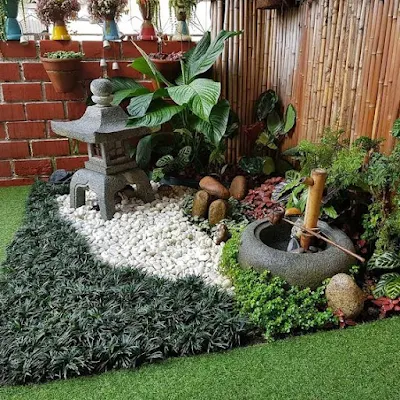 Um jardim zen, também conhecido como jardim de pedras, é uma forma de jardim japonês que consiste em uma área pequena e muitas vezes cercada por uma parede baixa, preenchida com areia ou cascalho, rochas e pedras. O objetivo é criar um espaço meditativo e contemplativo que possa ajudar a acalmar a mente e promover a tranquilidade.