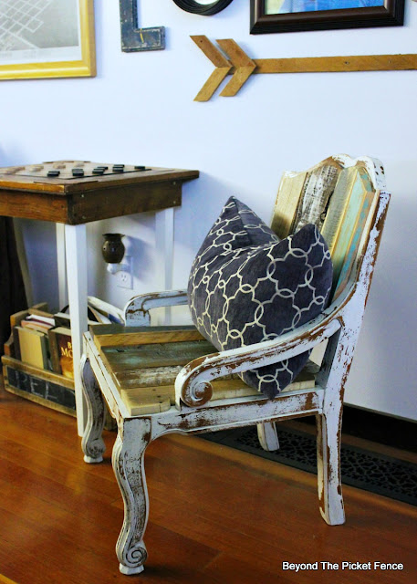 reclaimed wood, DIY, old chair, farmhouse chic, salvaged, upholstery, barnwood, https://goo.gl/FtTkry