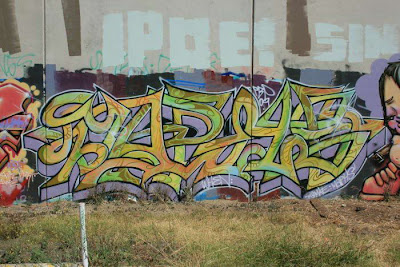 38 Graffiti Unik Keren dan Kreatif 